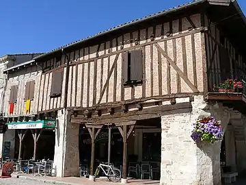 Maisons sur cornières.