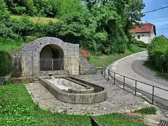 La fontaine chemin de la fontaine.