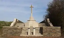 Le cimetière militaire Sunken Road sur la route de Beaucamp.