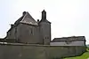Façades et toitures de tous les bâtiments du château-ferme à Villers-Poterie