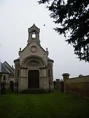 Chapelle dans le cimetière.