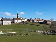 L'église et le bourg.