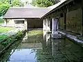 L'intérieur du lavoir de Saint-Firmin, de 1892. Le dallage d'origine a été conservé.