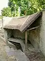 Le petit lavoir de Saint-Firmin, rue d'Avilly, à mi-chemin entre l'église Saint-Firmin et le moulin d'Avilly.