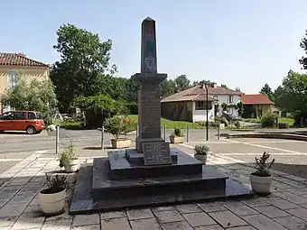 Le monument aux morts.