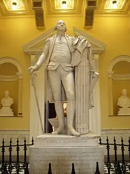 Photo en couleur d'une statut de George Washington par Jean-Antoine Houdon