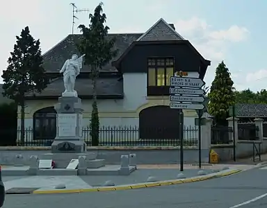 Le monument aux morts.