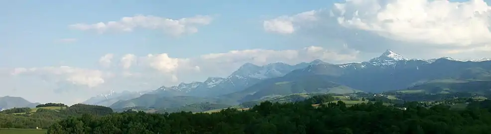 Vue sur la chaîne des Pyrénées depuis Visker.