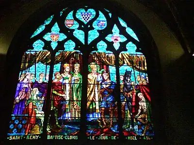 Vitrail : saint Rémi baptise Clovis le jour de noël.