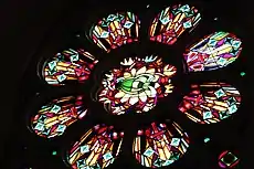 Vitrail d'une rosace de l'église Saint-Gérand (Le Palais).