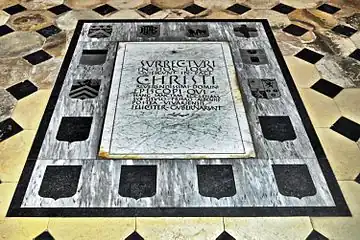 Dalle funéraire des évêques de Viviers inhumés dans le chœur de la cathédrale.