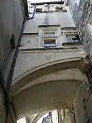 Maison des Chevaliers (arcade sur la rue)