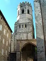 Tour de la cathédrale, ancienne porte