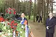 Visite de Vladimir Poutine et Alexandre Loukachenko, le 1er juin 2001. Le président Poutine fleurit la tombe des acteurs Nikolaï Yeriomenko, père et fils.