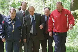 Oleg Romantsev, à droite, et le président Vladimir Poutine, en 2002.