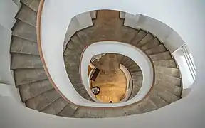 Escalier en colimaçon d'un château d'eau à Vladimir, Russie. Photo janvier 2019.