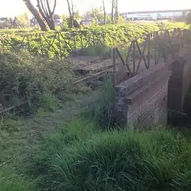 Portion de voie de la Compagnie des chemins de fer des Flandres subsistant à Bergues.