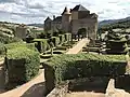 Voie principale d'entrée au Château de Berzé.