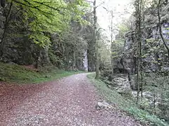 Début de la voie sarde, depuis l'entrée du site.