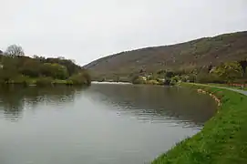 La Meuse, la voie verte et le barrage.