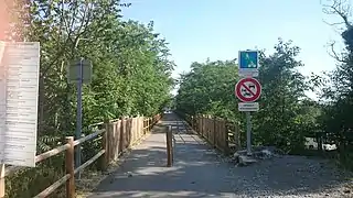 La voie verte entre le viaduc de Vogüé-Gare et le tunnel de l'Écluse.