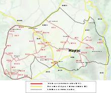 carte des voies communales (en rouge) de la commune avec leurs connexions avec les routes départementales (en jaune)