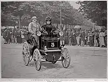 Émile Levassor et son épouse, au départ de Paris-Bordeaux-Paris 1895.