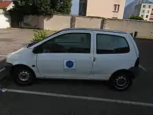 une voiture de service municipal de Fontaine