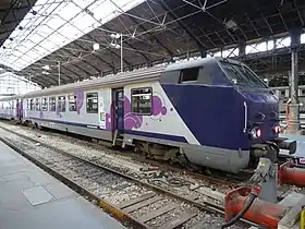 Voiture corail réversible Haute-Normandie (2e classe) en gare de Paris Saint-Lazare.