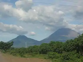 Vue du Chonco (à gauche) et du San Cristóbal (à droite).