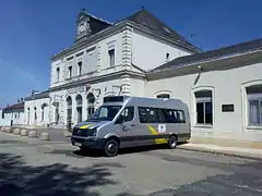 Minibus portant l'ancienne livrée TER Champagne-Ardenne.