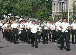 Les Voltigeurs de Québec jouant devant Manège militaire de Québec