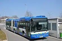 Photographie en couleurs d’un autobus articulé de la Sibra à Seynod.