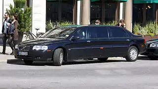 Limousine S80 à quatre portes.