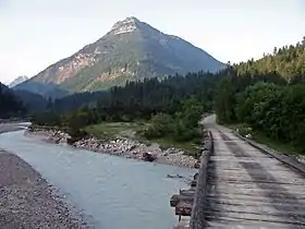 Vue avec le Rißbach au premier plan.