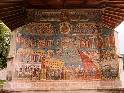 Le Jugement dernier, peinture de style orthodoxe byzantin sur les murs du monastère Voroneţ construit en 1488 en Roumanie. En bas à gauche : Arbre de la vie et croix orthodoxe.