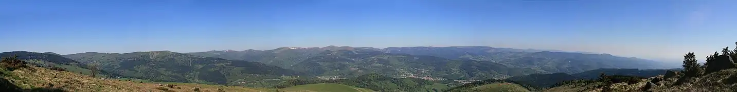 Vue panoramique du massif des Vosges depuis le Petit Ballon