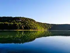 Lac de Vouglans au niveau de Barésia