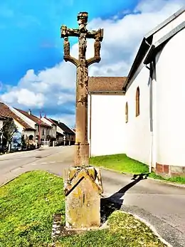 Calvaire de 1503, près de l'église.