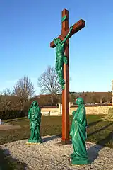 Le calvaire devant l'église.