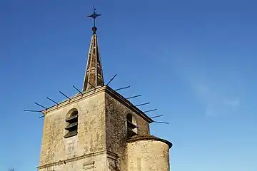 Le clocher de l'église et sa tourelle d'escalier.