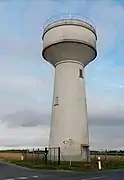 Le château d'eau en limite communale.