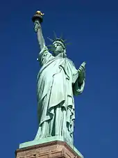 Photographie en couleur de la Statue de la Liberté.