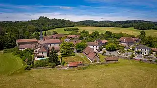 Vue aérienne du centre bourg de Saint-Pierre-de-Frugie