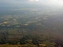 Vue aérienne du marais de Sacy-le-Grand en direction du sud.