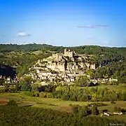 Beynac vue depuis une montgolfière.