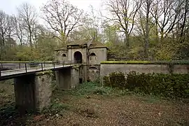 Vue d'ensemble de l'entrée du fort de Peigney.