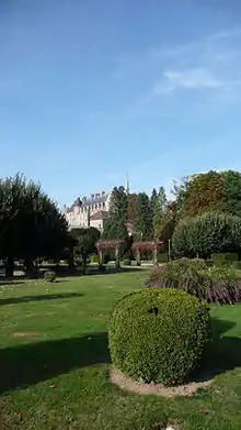 Vue de Lapalisse avec le château de La Palice