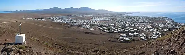 Vue de Playa Blanca depuis la Montaña Roja