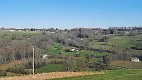 Photographie en couleurs, vue générale d'Avezac.